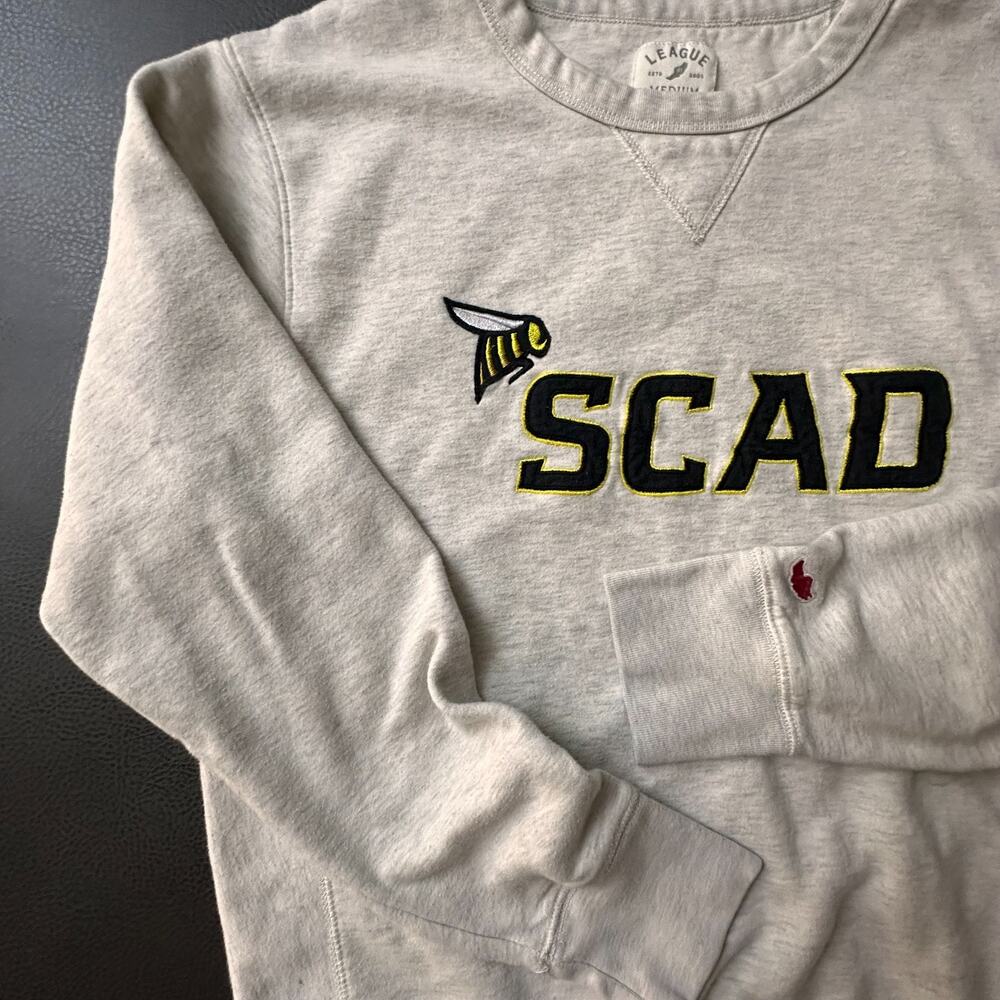 League SCAD Sweatshirt Adult Medium Gray Crew Neck Pullover College Arts Bees